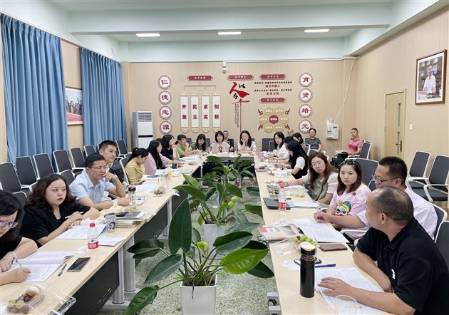 学习教书两不误教研交流谋发展——高中语文教研组举行专题教研活动