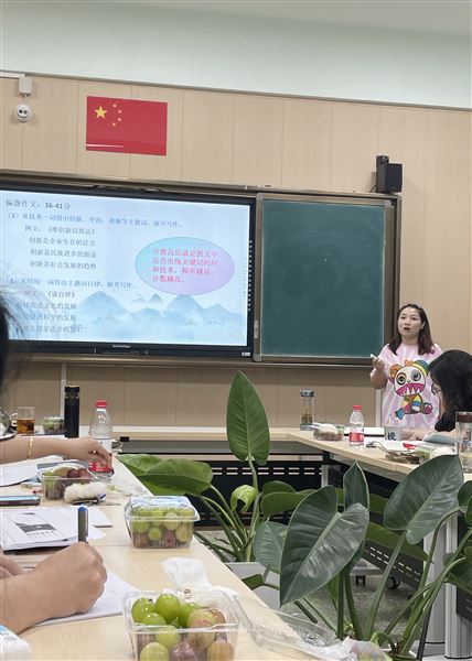 学习教书两不误教研交流谋发展——高中语文教研组举行专题教研活动