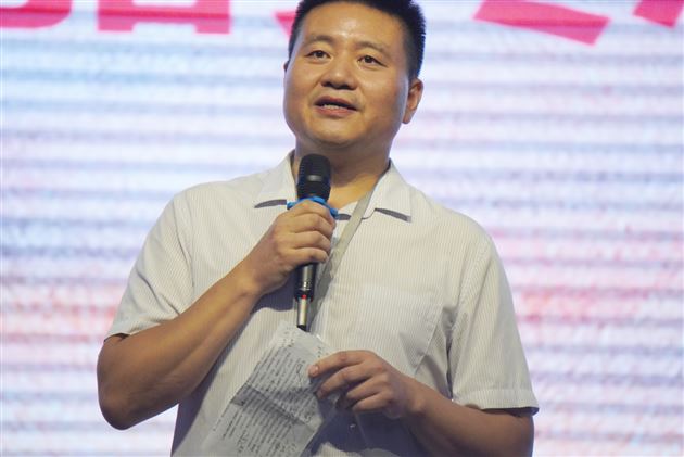 棠外初2021级语文组举行“青春须早为”演讲比赛