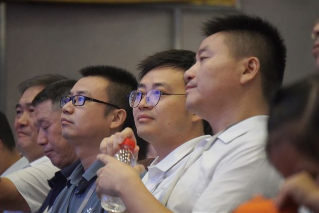 棠外初2021级语文组举行“青春须早为”演讲比赛