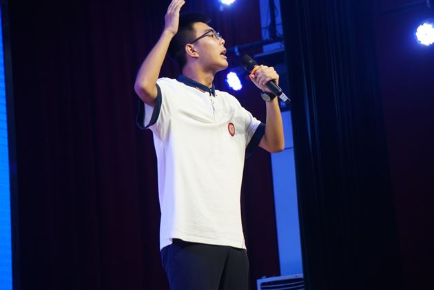 棠外初2021级语文组举行“青春须早为”演讲比赛