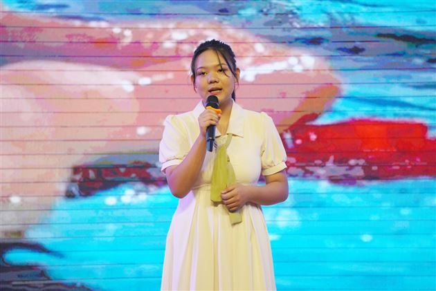 棠外初2021级语文组举行“青春须早为”演讲比赛