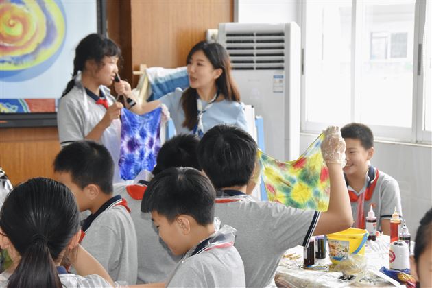 何洁老师献劳动课