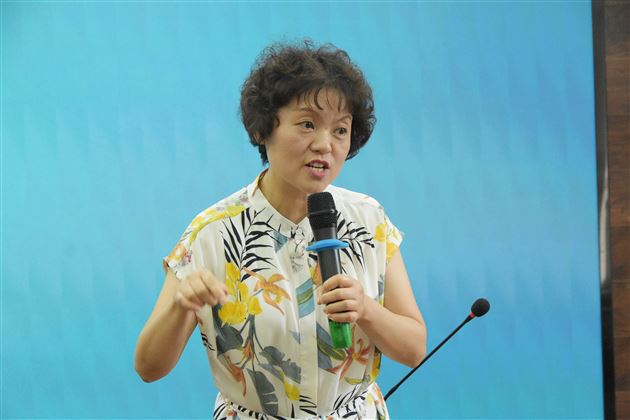 担当发言 引领示范——记棠外初中修身班会课专题研讨活动 