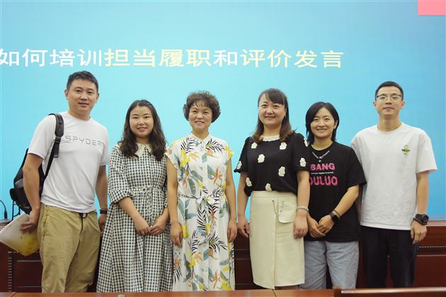 担当发言 引领示范——记棠外初中修身班会课专题研讨活动