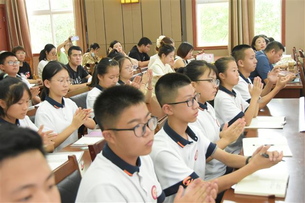 担当发言 引领示范——记棠外初中修身班会课专题研讨活动 