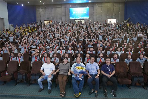 南北极的故事——记棠外附小科普知识讲座