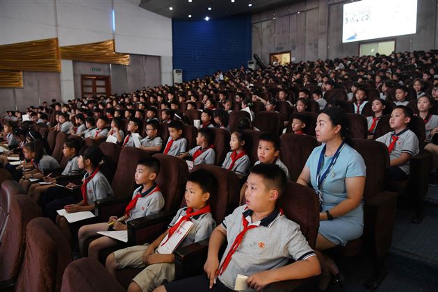 南北极的故事——记棠外附小科普知识讲座