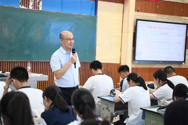 整本书阅读，向思维深处漫溯——双流区高中语文教研活动在棠外举行 