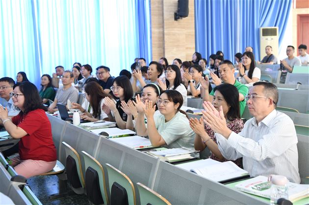 整本书阅读，向思维深处漫溯——双流区高中语文教研活动在棠外举行