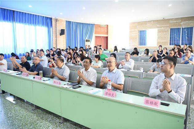 整本书阅读，向思维深处漫溯——双流区高中语文教研活动在棠外举行