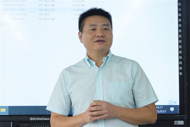 殷殷关怀师生情赠书点亮创作心