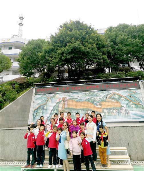 正逢华诞之时 远赴美好之约——棠外附小第一党支部党员教师赴渠县开展爱心支教活动