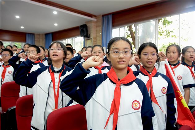 棠外举行初2023级少先队建队仪式 