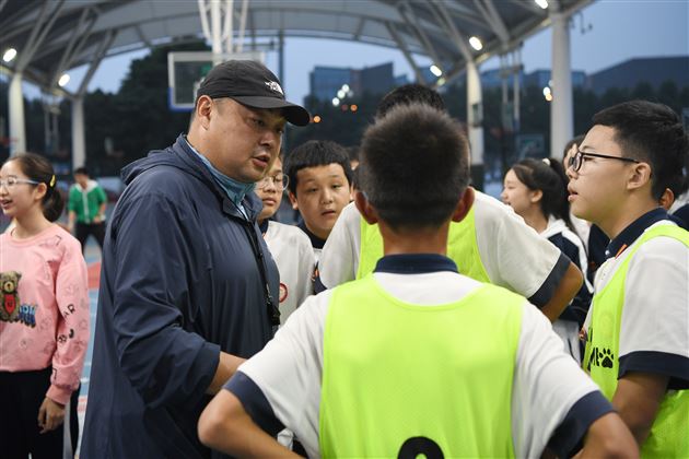 球场绽放激情献礼棠外校庆——棠外初2022级3X3班级篮球联赛圆满收官