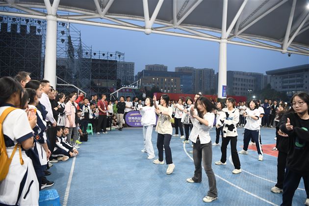 球场绽放激情献礼棠外校庆——棠外初2022级3X3班级篮球联赛圆满收官