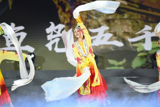 廿载风华 弦歌永续——记成都棠湖外国语学校建校二十周年庆典 