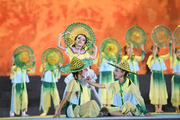 廿载风华弦歌永续——记成都棠湖外国语学校建校二十周年庆典