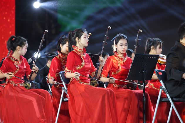 廿载风华弦歌永续——记成都棠湖外国语学校建校二十周年庆典