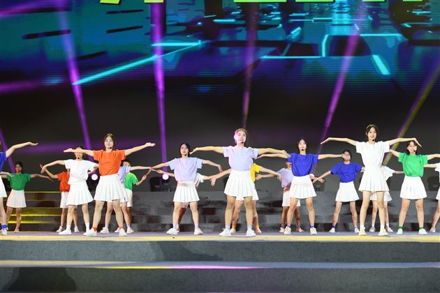 廿载风华弦歌永续——记成都棠湖外国语学校建校二十周年庆典