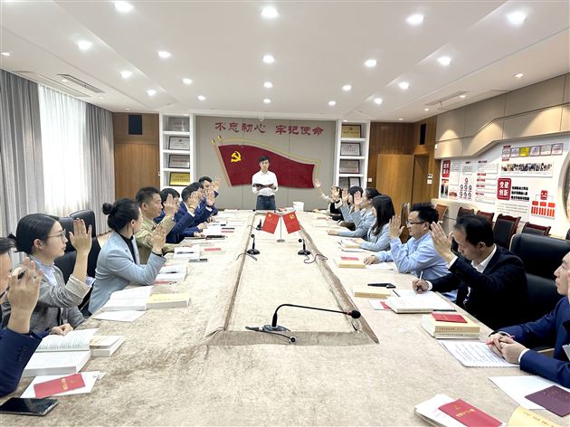 坚守初心 砥砺前行——棠外初中第三党支部召开预备党员转正党员大会 