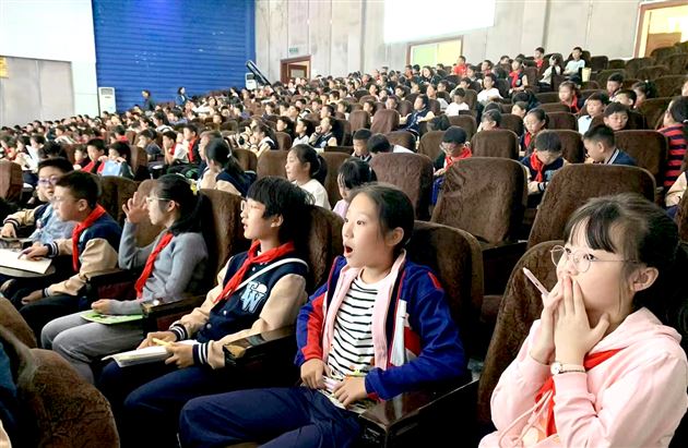 中国梦·飞行梦——棠外附小五年级家长义工课堂开讲啦