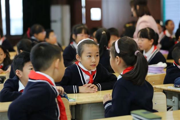 多元任务推动核心素养落地——棠外附小英语教师樊玲在双流区五六年级教研活动中献课