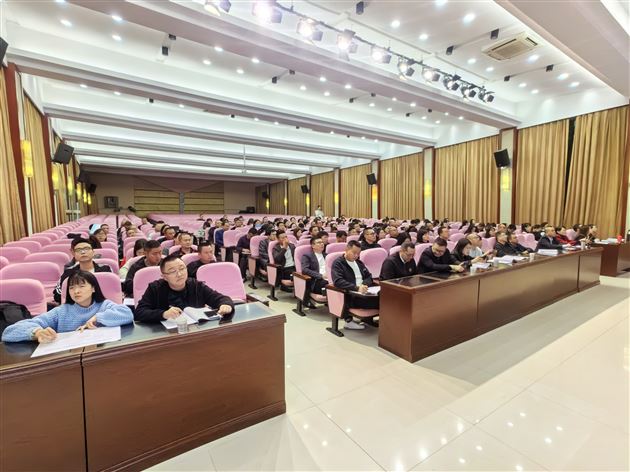 5-棠外初中党员教师袁成受邀为阆中市2023 年校（园）长任职资格培训班作专题讲座.jpg