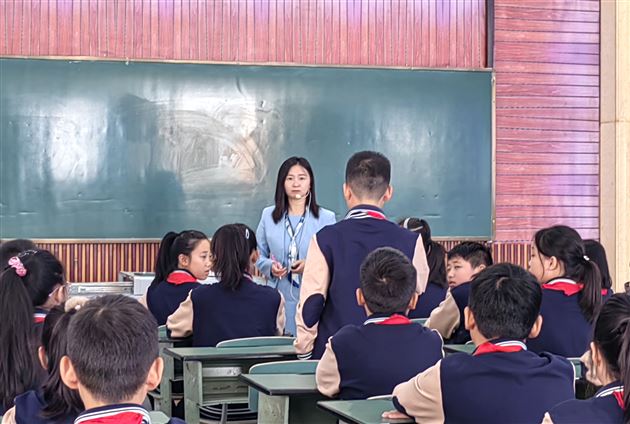 故事来引领 修身共成长 ——成都东部新区骨干教师到棠外附小培训学习纪实