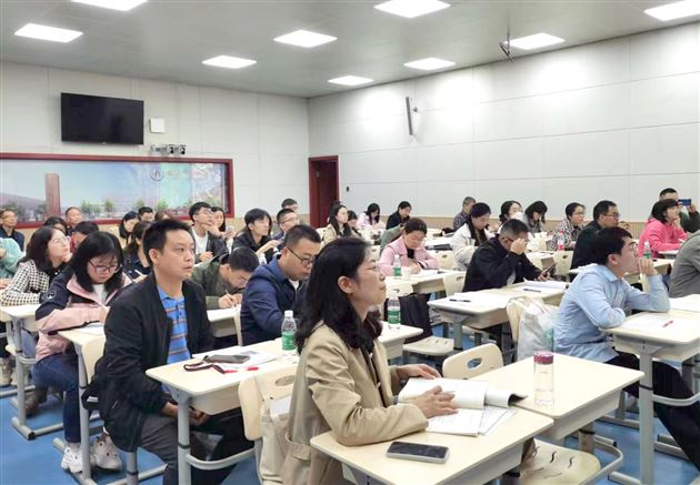 精研教育学·打造好课堂——我校高中化学组张泽刚老师受邀做双流区课堂教学基本要求培训讲座