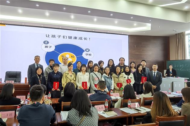 家校共育 静待花开——棠外附小召开第21届家长委员会工作会