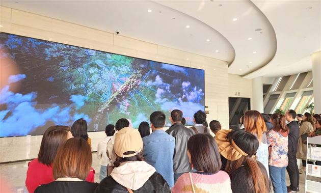 党建引领聚合力 踔厉奋发建新功——成都棠湖外国语学校初中第二党支部开展主题党日活动