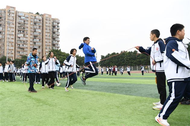 棠外初中成功举办第十届冬季师生集体趣味运动会 