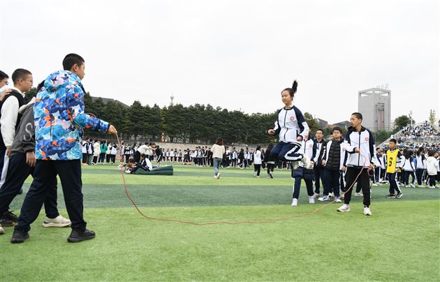 棠外初中成功举办第十届冬季师生集体趣味运动会