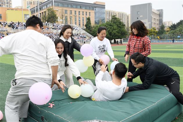 棠外初中成功举办第十届冬季师生集体趣味运动会