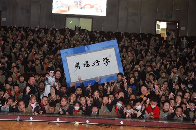 艺术大师进校园 附小学子笑开颜
