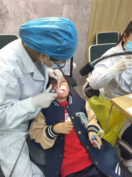 健康从“牙齿”开始——棠外附小三年级学生开展窝沟封闭治疗活动