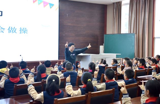 西藏·四川2023“国培计划”中西部骨干项目中小学心理健康辅导教师研修班赴棠外交流学习 