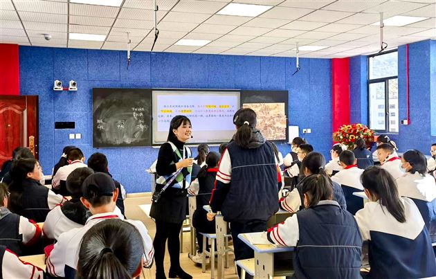 繁华一梦共探讨 名师引领以致远——棠外教师刘勇、曾亚受邀赴泸定县送教