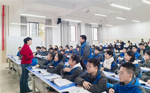 棠外教师刘勇、袁榕蔓、余秀彬受邀赴青神送教