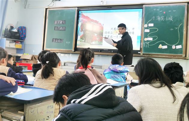 专家引领 共同成长——记棠外附小语文组教研活动