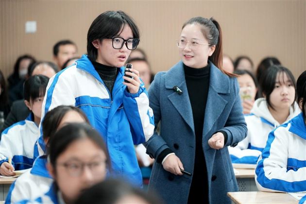 课例展示显风采，团队助力促成长——棠外王晓林老师在市级教研活动中献课