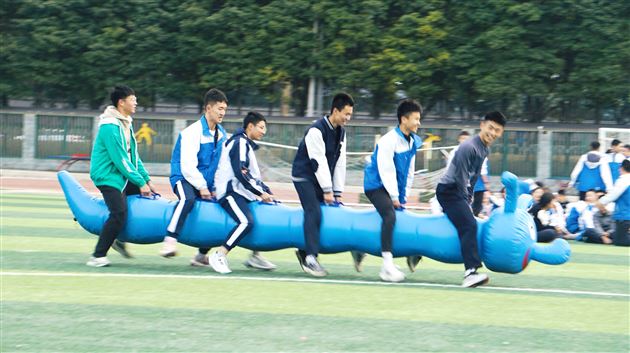 “趣”享运动 “味”梦添彩——棠外初三举行师生集体趣味运动会 (3).jpg