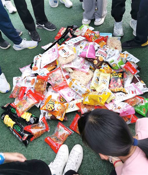 “趣”享运动 “味”梦添彩——棠外初三举行师生集体趣味运动会 (5).jpg