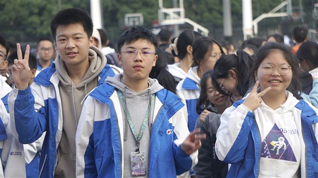 “趣”享运动 “味”梦添彩——棠外初三举行师生集体趣味运动会 (4).jpg