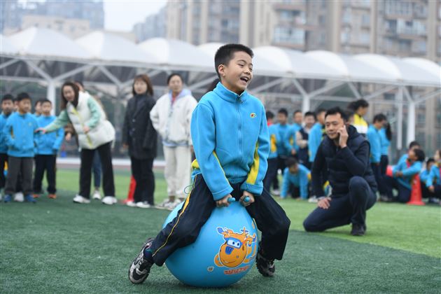 棠外附小隆重举行2023年冬季集体项目趣味运动会 