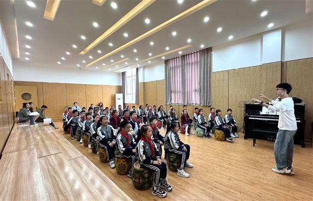 音乐组老师给代锐磨课