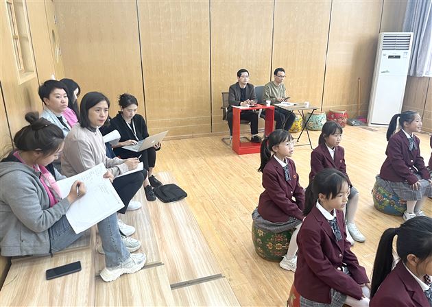 张晓莉主任与教研员磨课