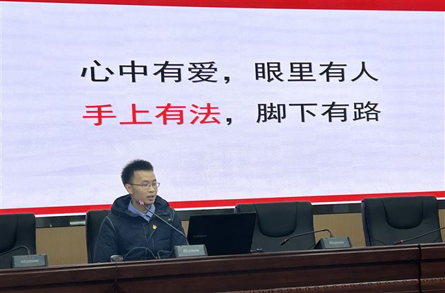 春风化雨丹心铸英才 育贤培元红烛耀百年——成都棠湖外国语学校高中第一党支部开展主题党日活动图7.JPG