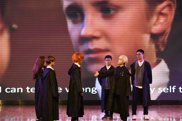 “英”你而动 “语”出精彩——记棠外高2022级外语话剧展演